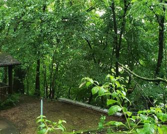Cottage near Pittsburgh - Pet Friendly, No Pet/Cleaning Fees, Secluded & Quiet - Carnegie - Outdoors view