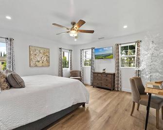 Golden Paradise Pool Spa Fun - Downey - Bedroom