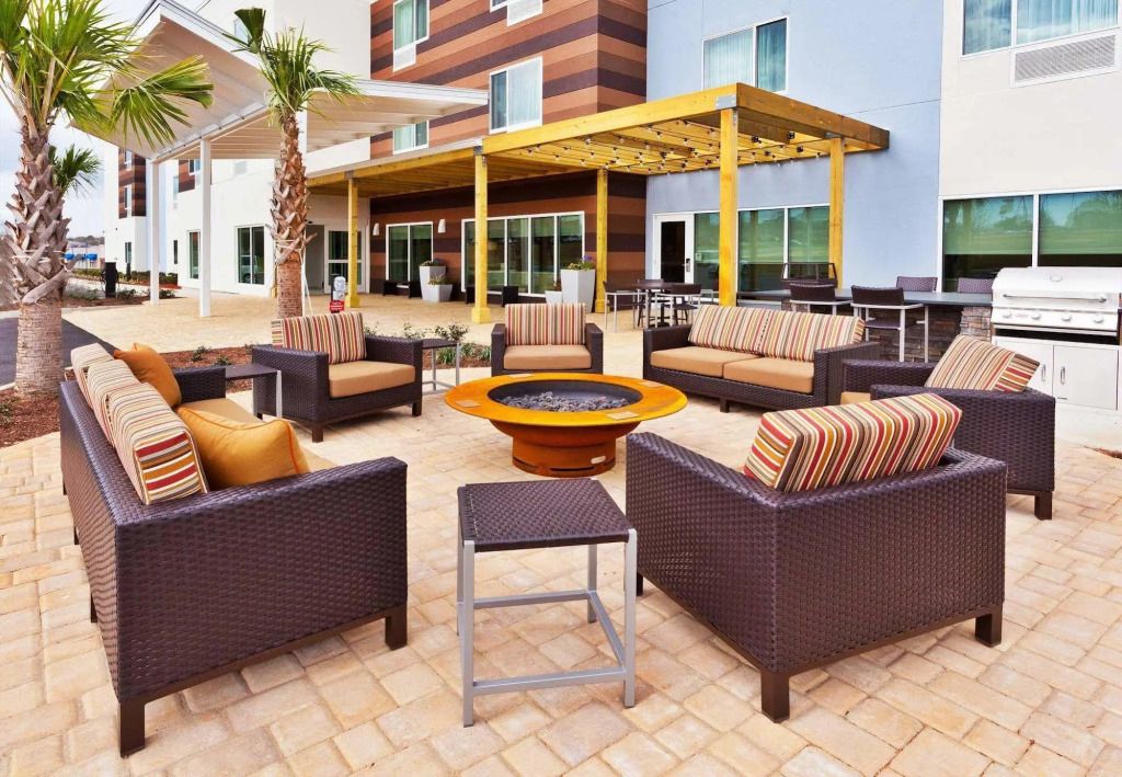 TownePlace Suites by Marriott Dothan - Дотан - Патіо
