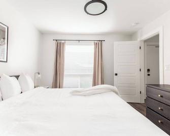 1-bedroom condo just a mile from Broadway with outdoor pool - Nashville - Habitación