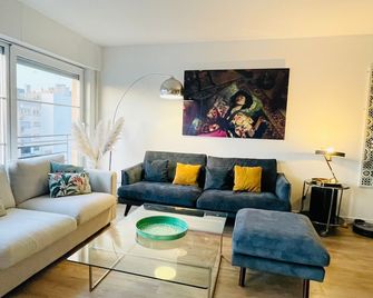 Luxury 2 bedrooms with Parking&Balcony - Luxembourg - Living room