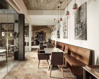 19 Rooms - La Valeta - Restaurante