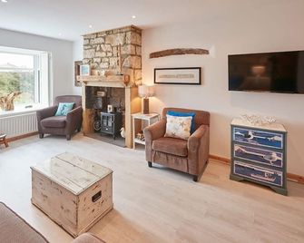 Host & Stay - The Cottage, Marske - Marske-by-the-Sea - Living room