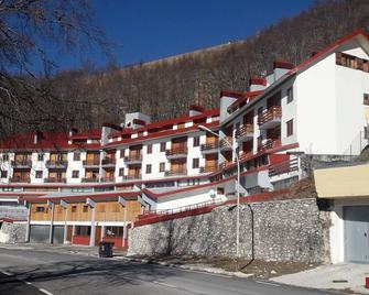 Apartment Located Between Pian De 'valli And Campoforogna Not Far From The Ski Lifts. - Rieti - Edificio