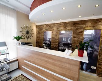 C&S Hotel - Pinneberg - Front desk