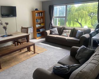 Alpine Lodge Backpackers - Queenstown - Sala de estar