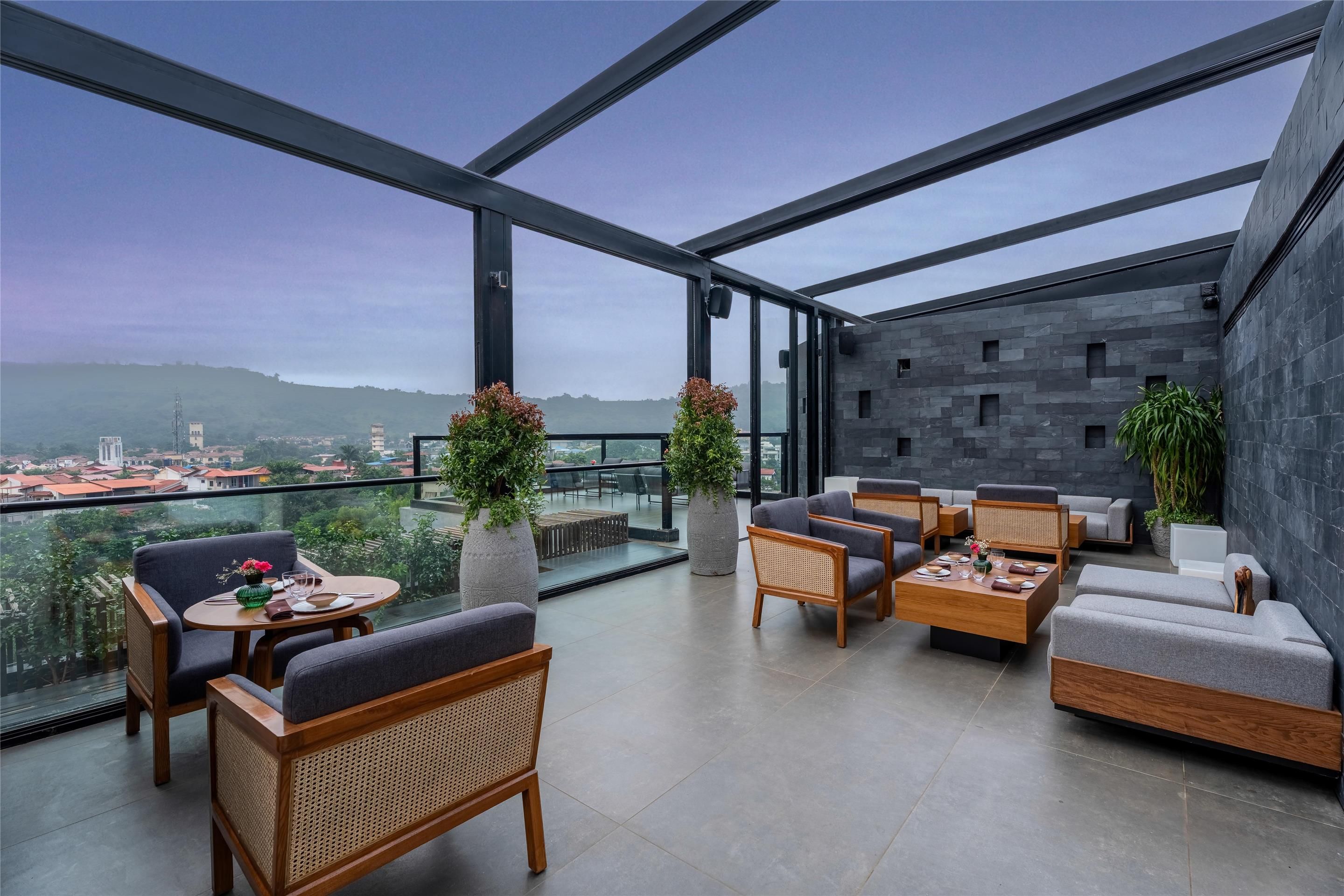 Radisson Resort and Spa Lonavala - Lonavala - Μπαλκόνι