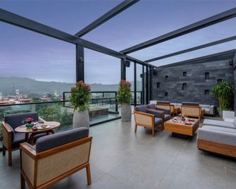 Radisson Resort and Spa Lonavala - Lonavala - Parveke