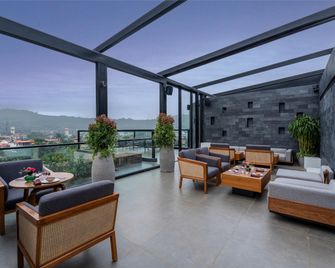 Radisson Resort and Spa Lonavala - Lonavala - Μπαλκόνι