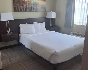 Island Suites - Lake Havasu City - Schlafzimmer