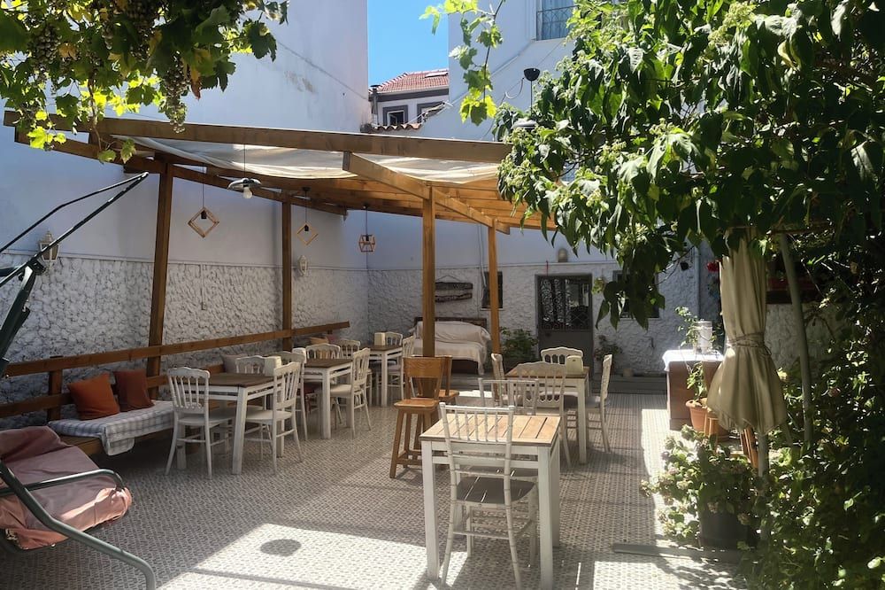 Macide Hanim Konagi - Ayvalik - Innenhof