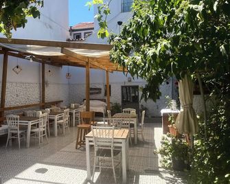 Macide Hanim Konagi - Ayvalik - Innenhof