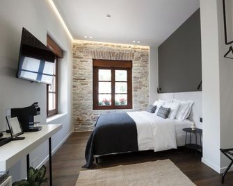 Stitch&Stone Suites - Gjirokastra - Schlafzimmer