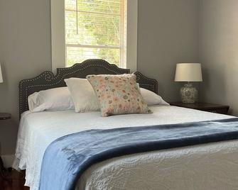Sweet Cottage ready for the Family. - Buffalo