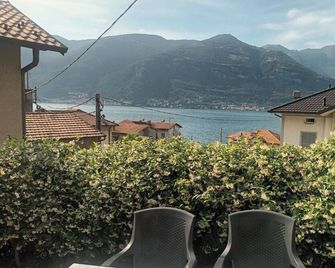 Beautiful Apartment On Lake Como With Private Garden And Lake View - Lezzeno - Balcony