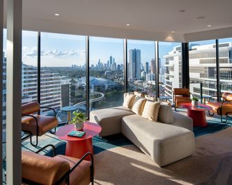 Dorsett Gold Coast - ברואדביץ' - טרקלין