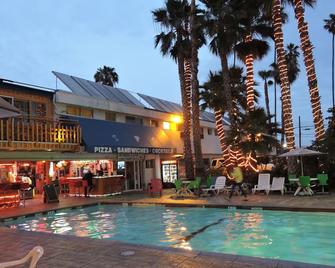 洛杉磯探險家全套房酒店 - 英格伍德 - 游泳池