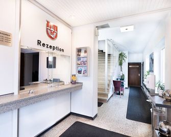 Firzlaff's Hotel - Neumünster - Front desk