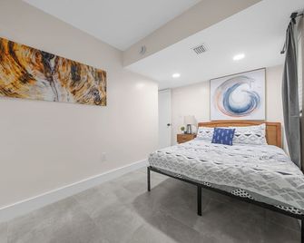 Welcoming 2 Bedroom 2 Bath Apt w/ Private Patio & Pool Access - Fort Lauderdale - Habitación