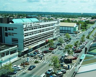 Roomz Hotel - Kuala Belait - Vista del exterior