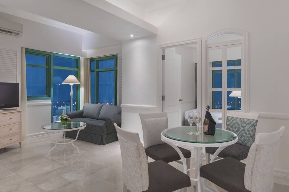 Vivere Hotel - Muntinlupa - Dining room