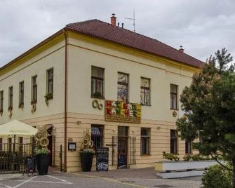 Penzion Hacienda Ranchero - Pardubice - Building