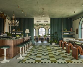 Hotel Genevieve - לואיסוויל - בר