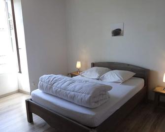 Authentic charentaise house with terrace, 7 people - Mortagne-sur-Gironde - Habitación