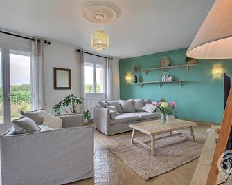 D'azeline - Ламбаль - Вітальня