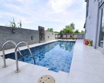 Zen Rooms Kingkaew 45 - Bangkok - Pool
