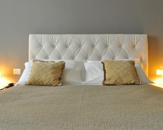 Hnn Luxury Suites - Janov - Ložnice