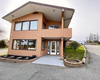 New Age Inn - Voyageur - Yarmouth - Building
