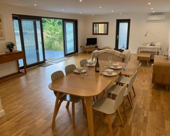 Countryside Annex- Sleeps 2 Free Parking & Garden - Canterbury - Eetruimte