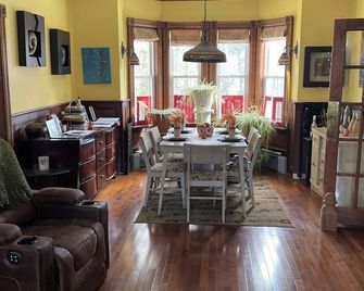 Charming 3-bedroom house in lovely Ellenville with fitness and gaming area, WiFi - Ellenville