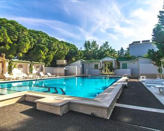 Pine Bay - Kyrenia - Pool