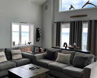 Cayuga Lake Front Home - Aurora - Sala de estar