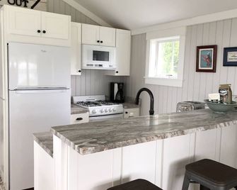 The Nugget- Perfect 1 bedroom cottage. Across from Mackerel Cove, Johnson Field. - Bailey Island - Cocina