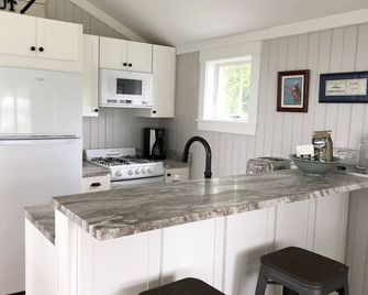 The Nugget- Perfect 1 bedroom cottage. Across from Mackerel Cove, Johnson Field. - Bailey Island - Cucina