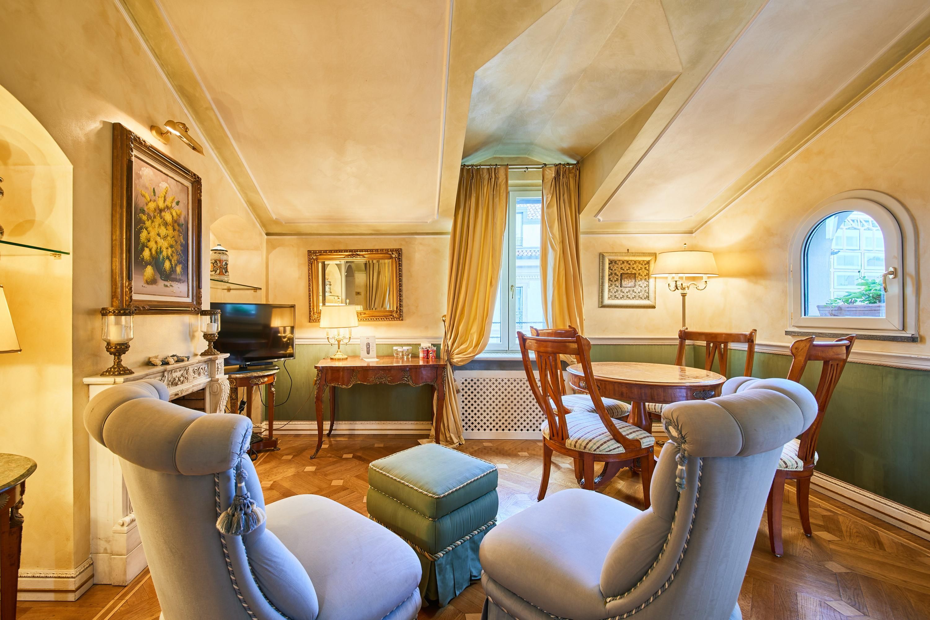 فندق بيتيت بالايس دي كارمه - ميلان - غرفة نوم