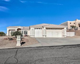 Cozy Lake Havasu House with Views - 1 Mi to Water! - Lake Havasu City - Building