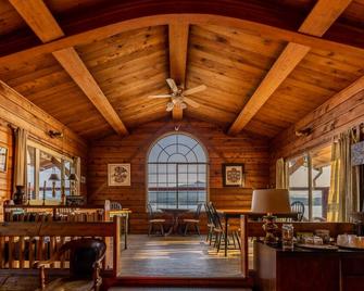Ocean View Lodge with Hot Breakfast - Alert Bay - Restaurant