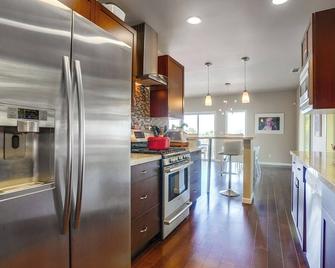 LA Chic Stunning Views & Sunsets close to Griffith Park Observatory & Hollywood - Los Angeles - Kitchen