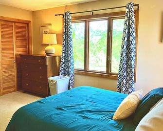 Water Trough Hill - Views of Lexington - Buena Vista - Bedroom