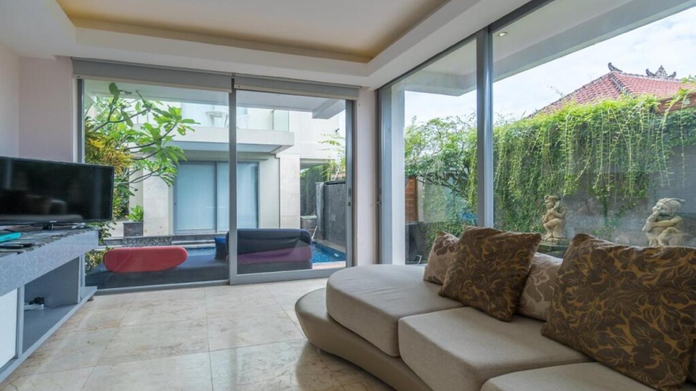Echo Beach Designer Apartment