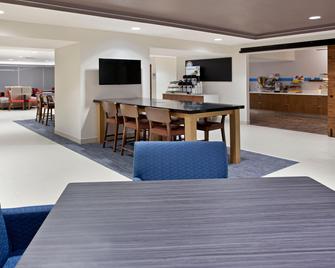 هوليداي إن إكسبرس آند سويتس أوستين داونتاون - يونيفرسيتي، آن آي آيتش جي هوتل - أوستن - مطعم