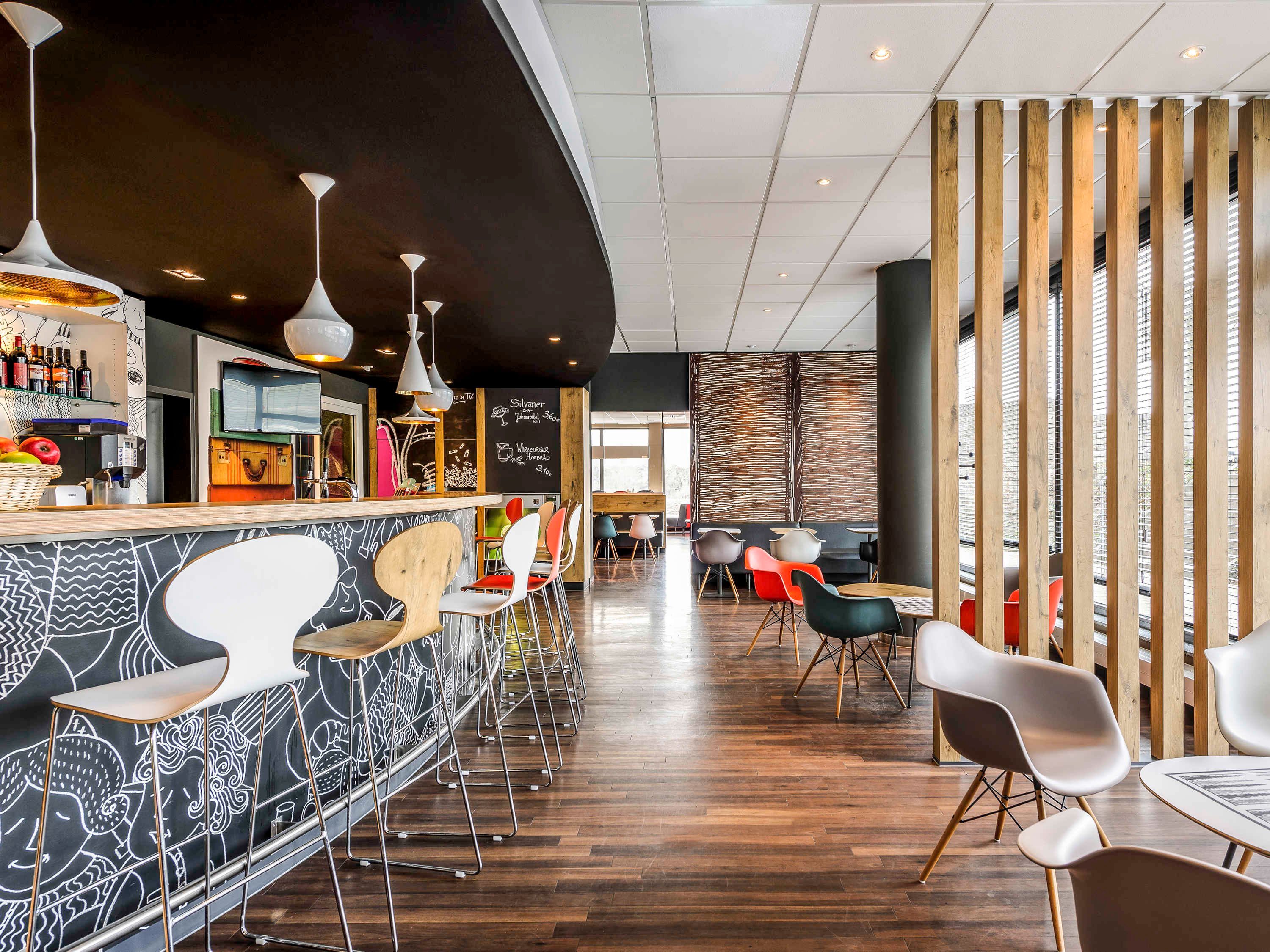 Ibis Hotel Würzburg City - וירצבורג - בר