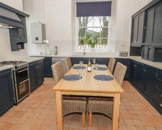 1 Tyn Y Caeau Apartment - Menai Bridge - Kitchen
