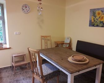 Vacation apartment in the old town - Beeskow - Comedor