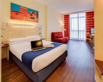 Holiday Inn Express Parma By IHG - Parma - Bedroom