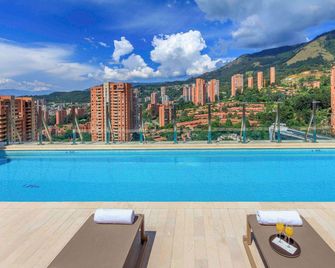 Novotel Medellin El Tesoro - Medellín - Bể bơi